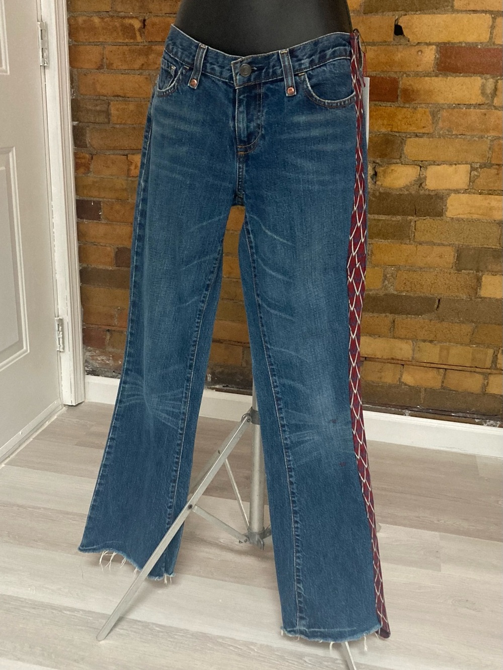 American Eagle Outfitters Blue Flare Jeans with Burgundy Patterned Necktie